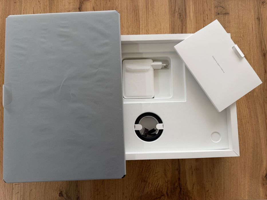 ЧИСТО НОВ MacBook Pro 16" M5 PRO Chip 18-CPU/20-GPU/48GB RAM/1TB SSD В ГАРАНЦИЯ 5.08.2029г