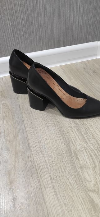 Продам классные туфли на удобном каблуке