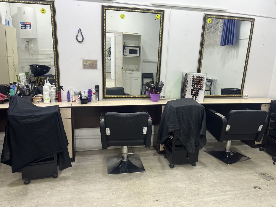 Продается зеркало , комод, кресло