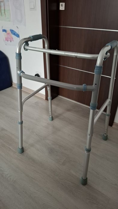 Cadru de mers pliabil