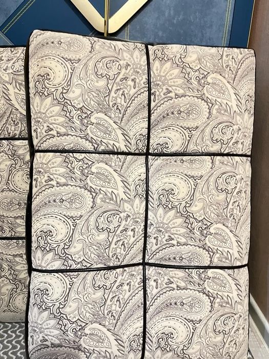 Белые подушки для гостиной