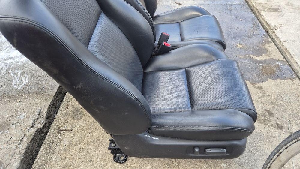Оригинални Предни Кожени Седалки за Тойота Авенсис Т25 2006- 2009г