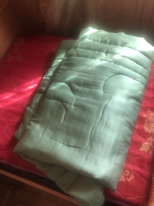 Продам одеяло верблюжье очень теплое натуральное советское.