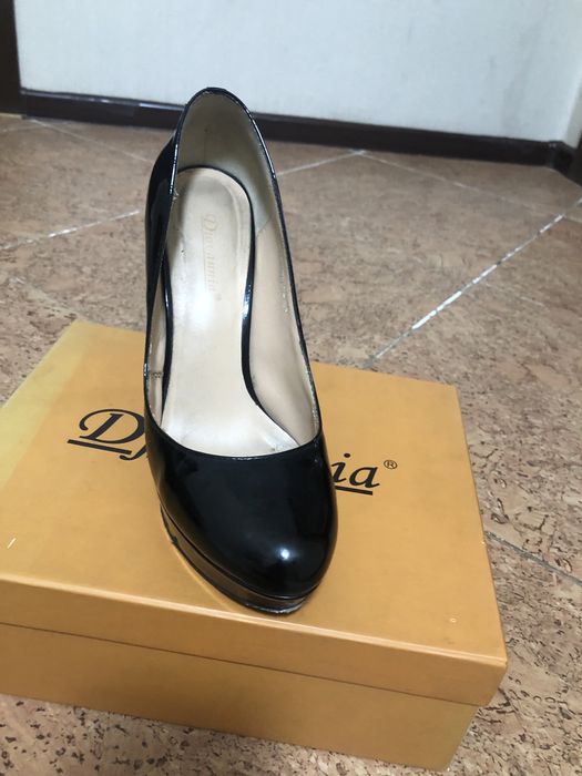 Туфли лаковые на каблуке