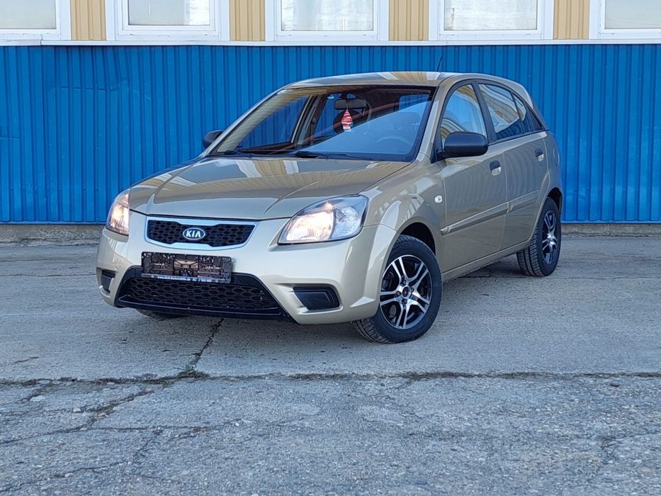 Kia Rio 2011  e5  1.4 (Benzina) 170000 Carte service  2 Chei