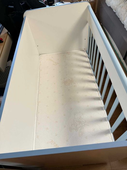 Бебешко легло с люлееща функция