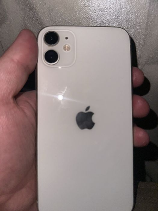 Продам айфон 11 простой