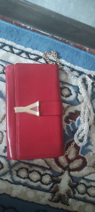 Қызыл сумочка сатылады