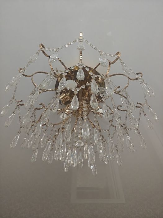 Продам хрустальную люстру