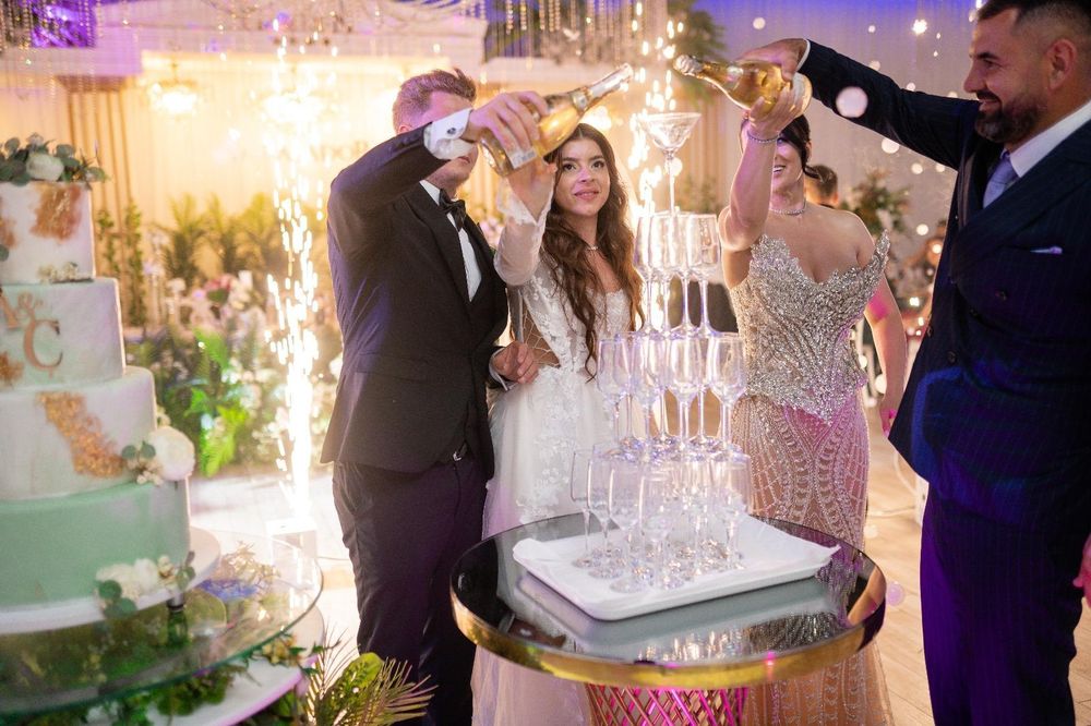 Fum Greu la Dansul Mirilor/Vulcani/Masina Baloane/Artificii Exterioare