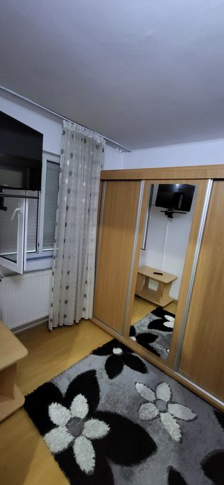 Închiriez apartament
