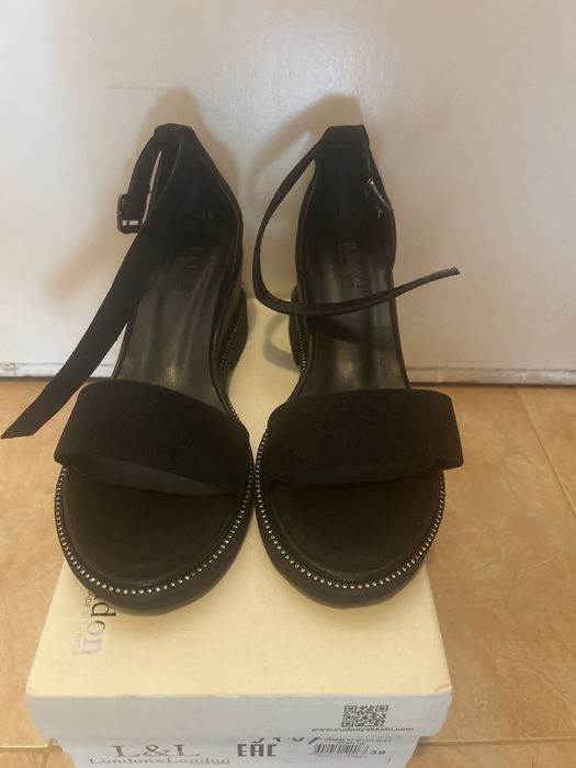 Дамски обувки на платформа