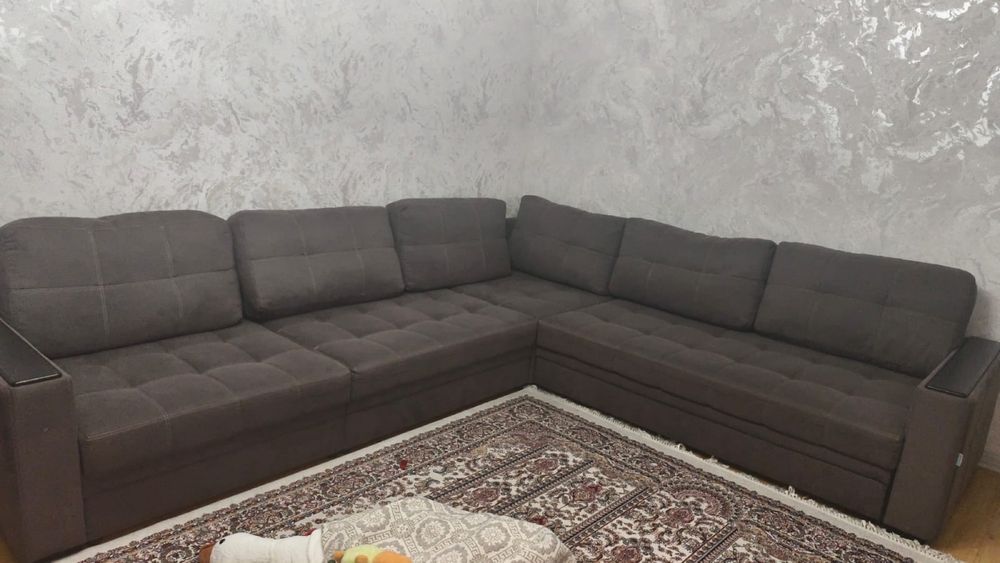 Большой угловой диван, удобный и качественный