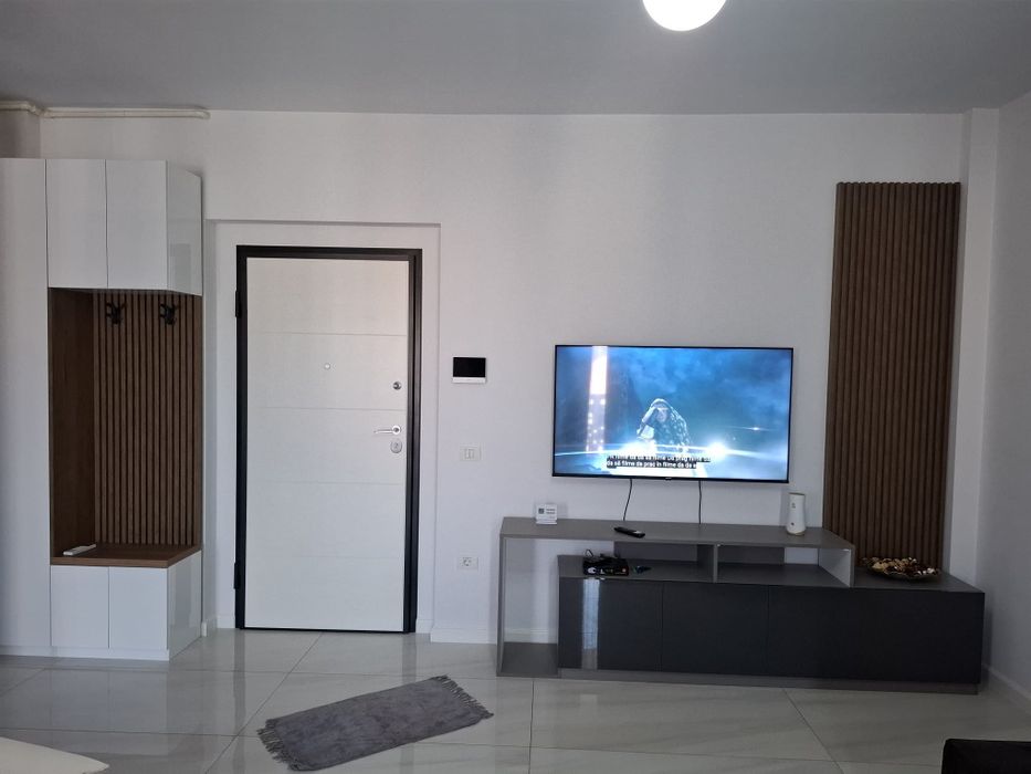 Închiriez apartament