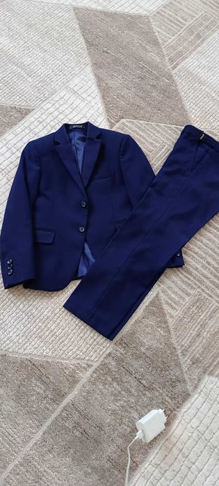 Продам школьную форму для мальчика