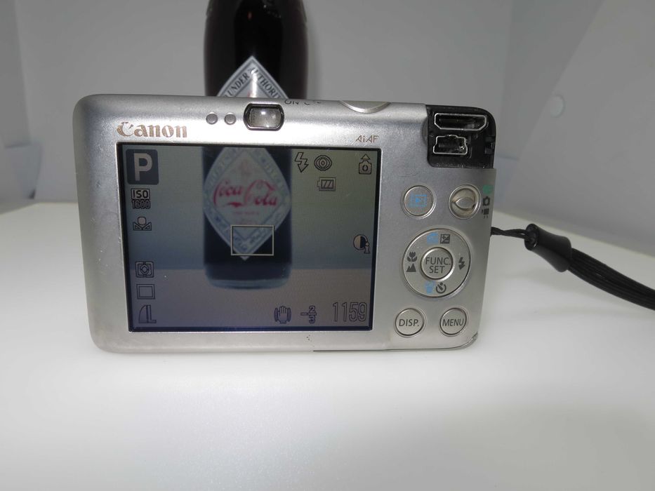 Canon Digital IXUS 100 ултра компактен фотоапарат камера, комплект
