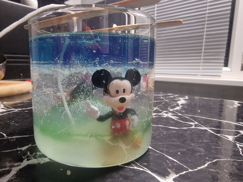 Ръчно изработени ароматни свещи.