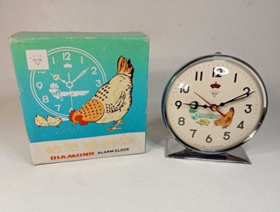 Ceas vechi Gaina cu pui, Cloșca da din cap, China de colectie comunism