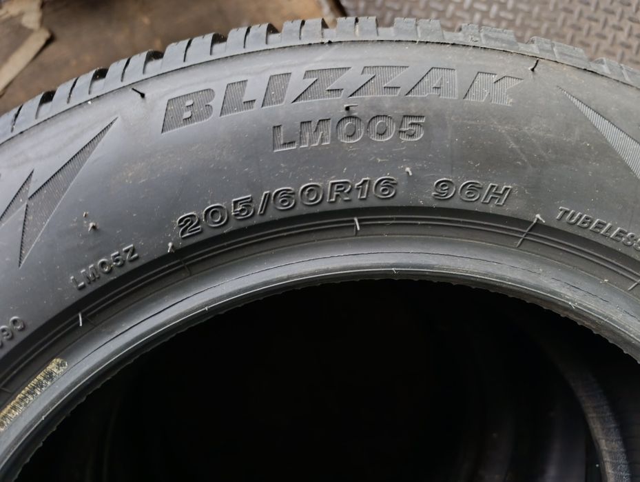 Anvelope de iarnă 205 60 16 Bridgestone  dot 2023