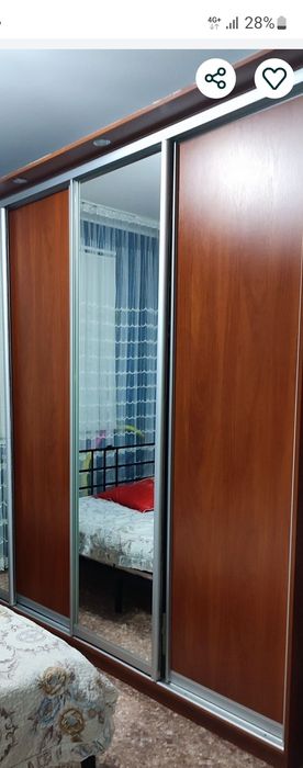 Продам шкаф- купе из трех секций