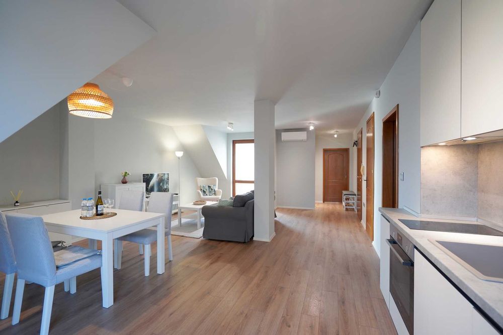 Дава се под наем Тристаен апартамент в Варна, Зимно кино Тракия - 134 кв.м за 999 € - Снимка #2