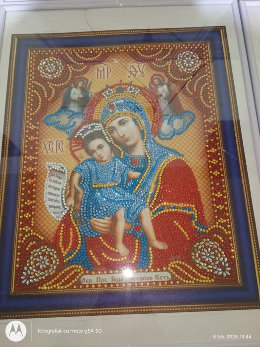 Icoane lucrate manual cu mărgele sunt lucrate de mama mea