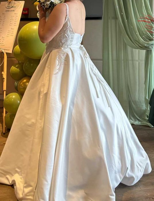 Булчинска рокля + подарък болеро