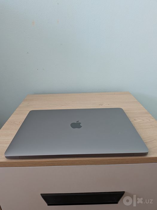 Macbook Pro 13 2018 i5/8/256 Touch Bar