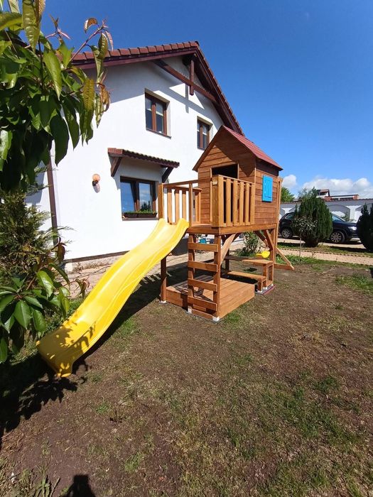 Complex  de  joacă  pentru copii  loc spatiu casuta lemn