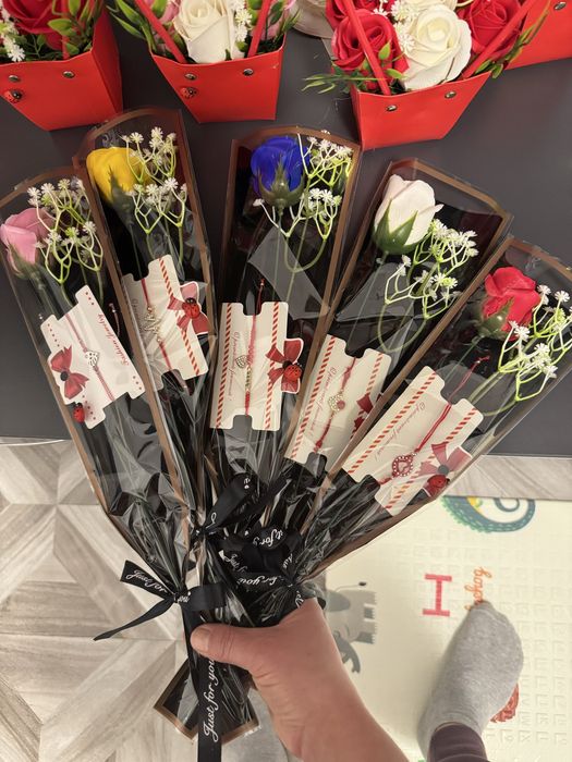 Martisoare,si trandafiri de sapun parfumati  de 1 si 8 martie