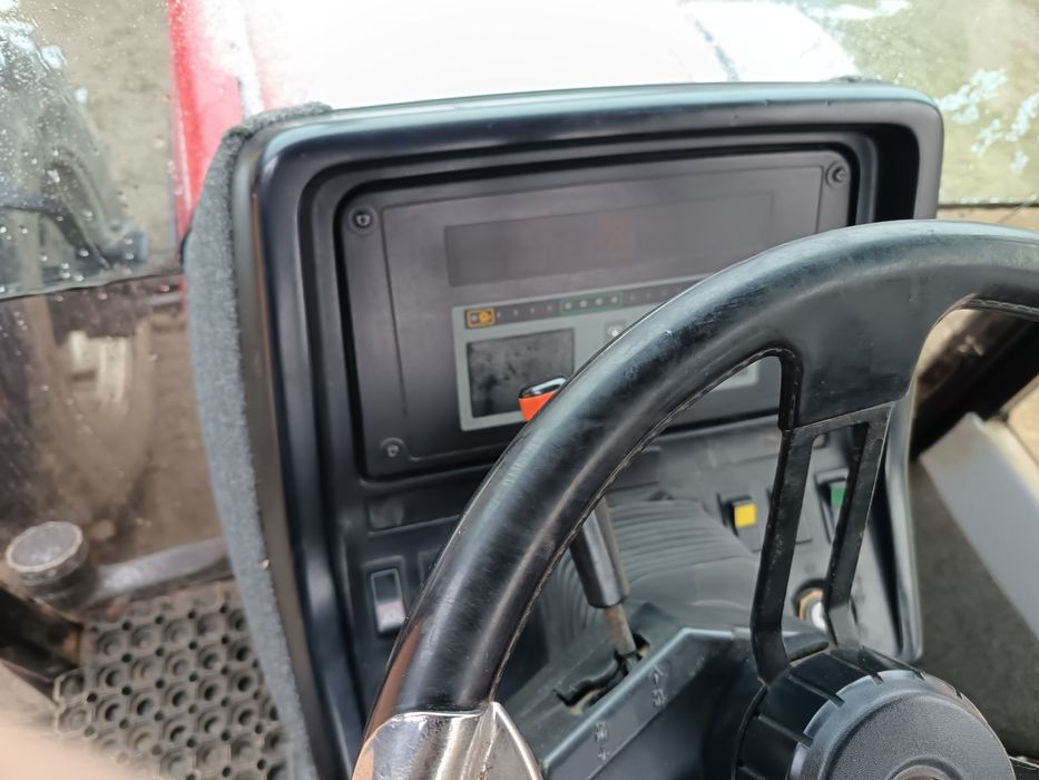 Vând tractor case 5140 în stare de funcționare