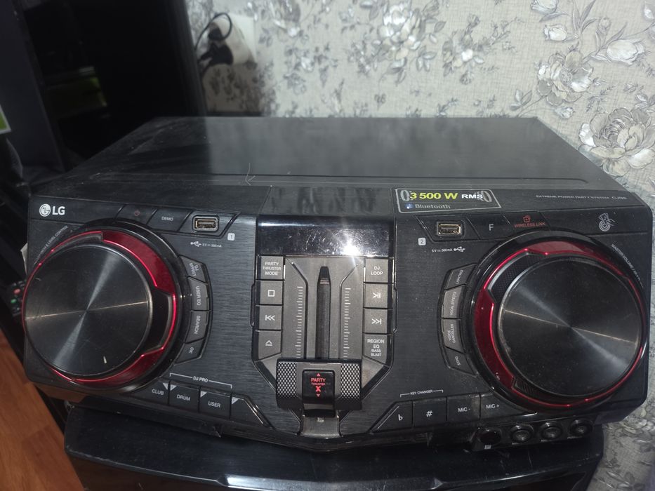 Музыкальный центр LG