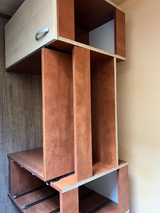 Vand birou  intr o stare foarte buna