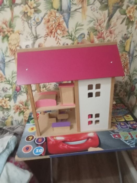 Продается кукольный домик