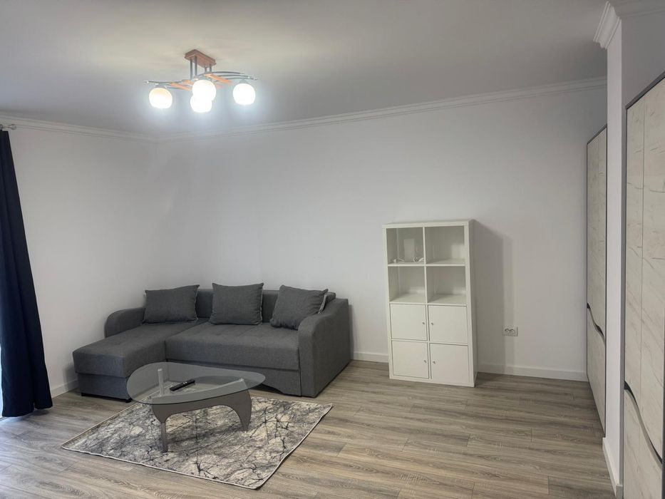 Apartament de închiriat în bloc nou cu garaj subteran direct e la prop