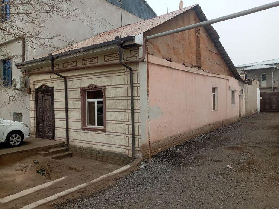 Urganch shahar markazida Uy sotiladi