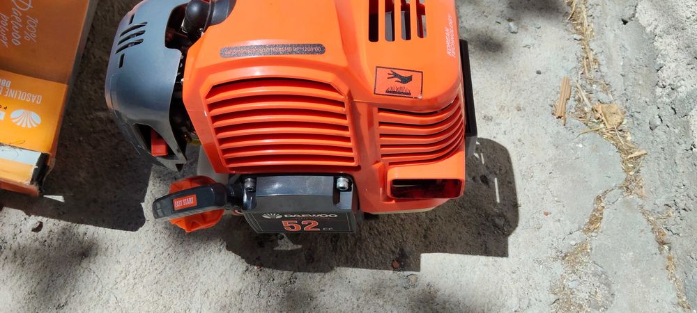 Коса DAEWOO бензинова с нож и корда 2.2kW , 3HP , 52cc
