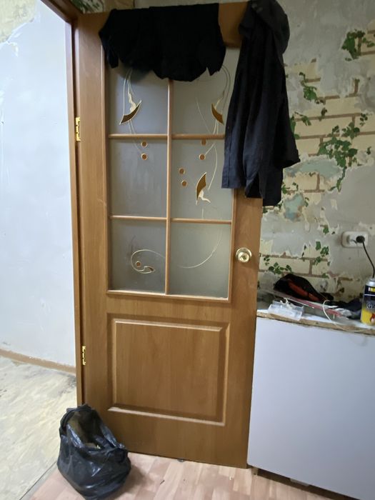 дверь продам со стеклом