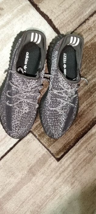 Yeezy 350 v2 reflective stock X 42 sau schimb cu alti adidași m 43