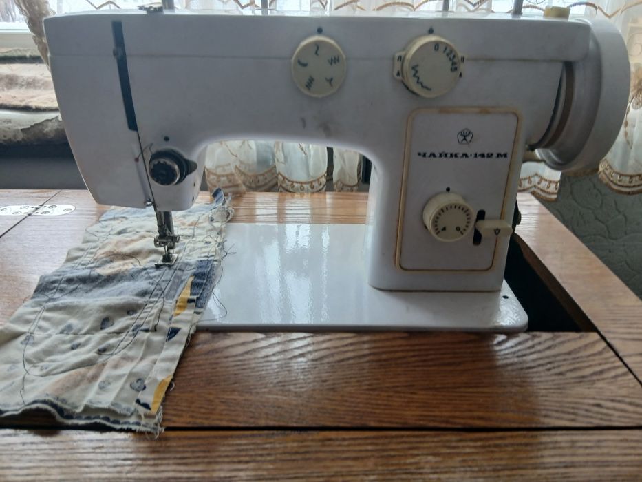Швейная машинка Чайка
