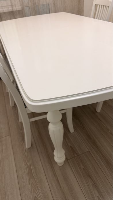 Продам обеденный стол и 8 стульев
