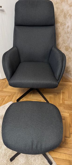 Удобно кресло с люлеещ механизъм и табуретка за краката