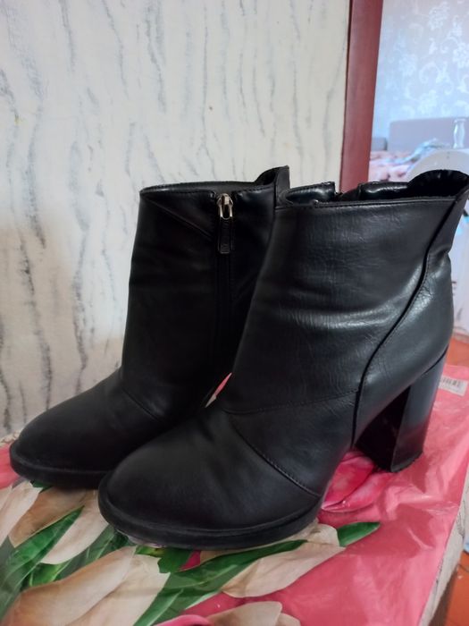 Продам обувь ботинка