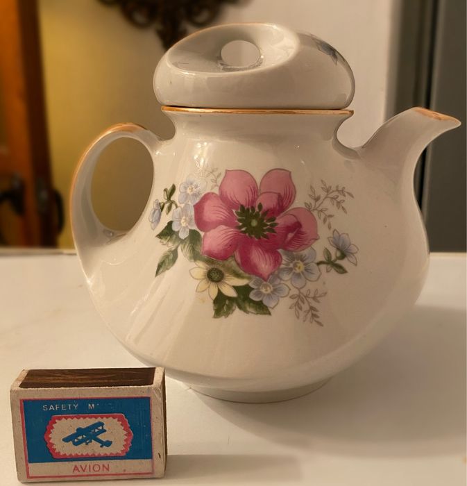 Чайник фарфоровый