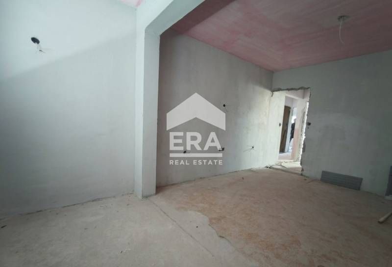 ЕКСКЛУЗИВНО! ЕРА Дръстър предлага за продажба тристаен тухлен апартаме