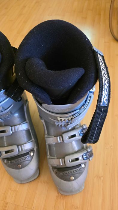 Clapari Nordica marime 37 (24-24,5)