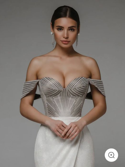 Официална рокля в бяло и сребристо