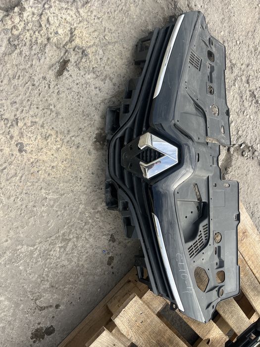 Решетка/маска Renault Clio 4