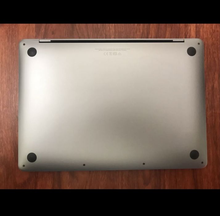 Mcbook pro m2, + apple mouse (orginal) + mcbook sumka +karobka dok bor
