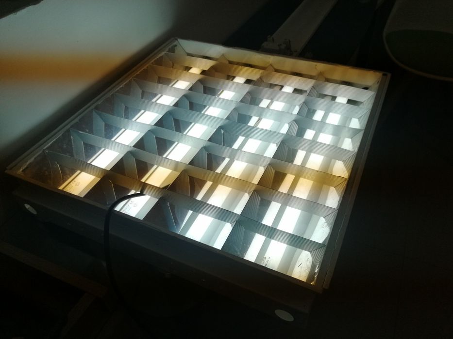 Lampi Corpuri neoane incastrate in tavan cu 16 neoane functionale incl